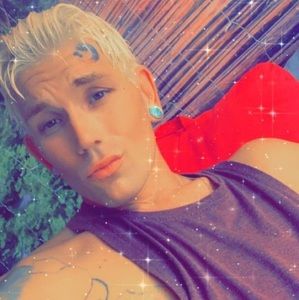 Meet your Posher, Niki